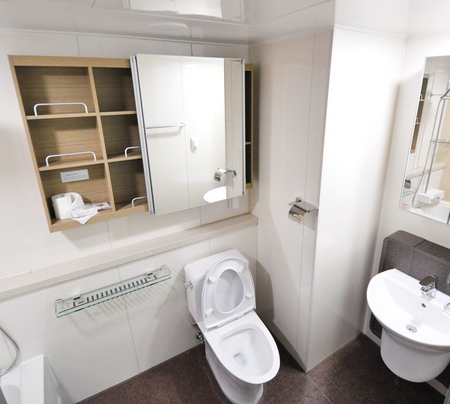 clean toilet - How to style your apartment into a renter-friendly one